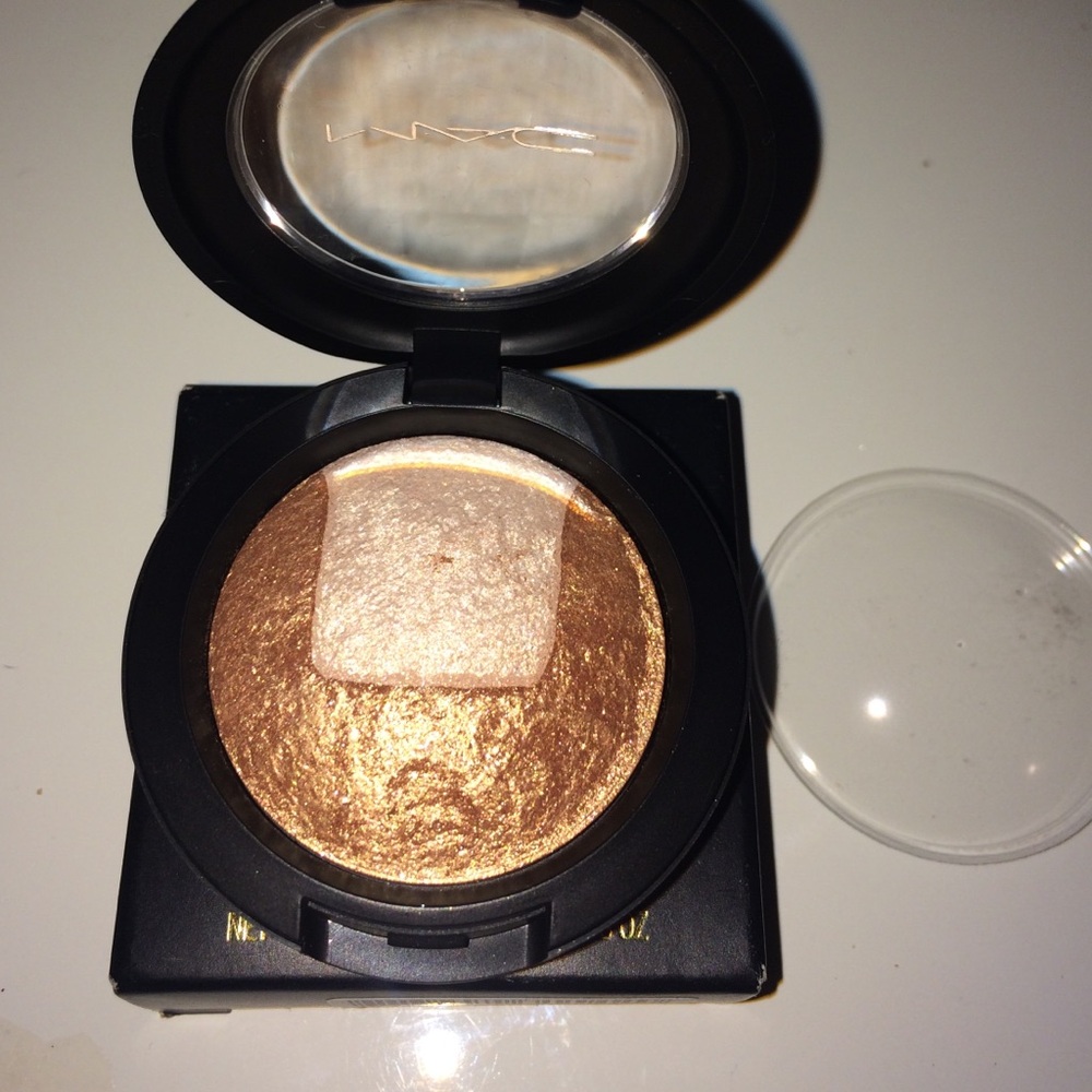 MAC Divine Night Exquisite Ego Mineralize Eyeshadow | Limited Edition - Picture 2 of 2